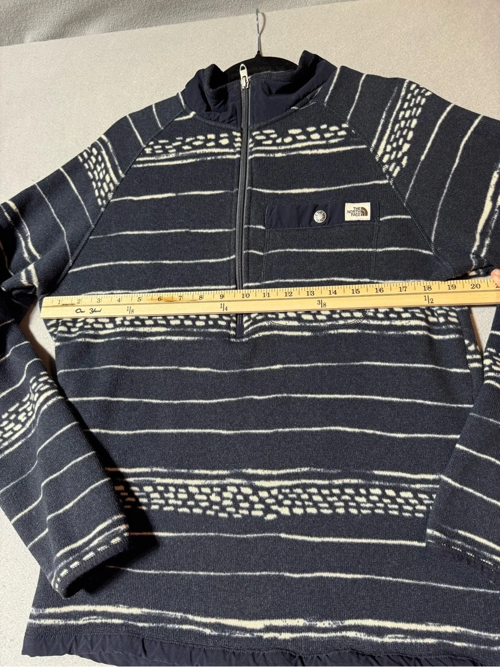 The North Face Men's Aztec Black Fleece Half-Zip with White Stripe Size M